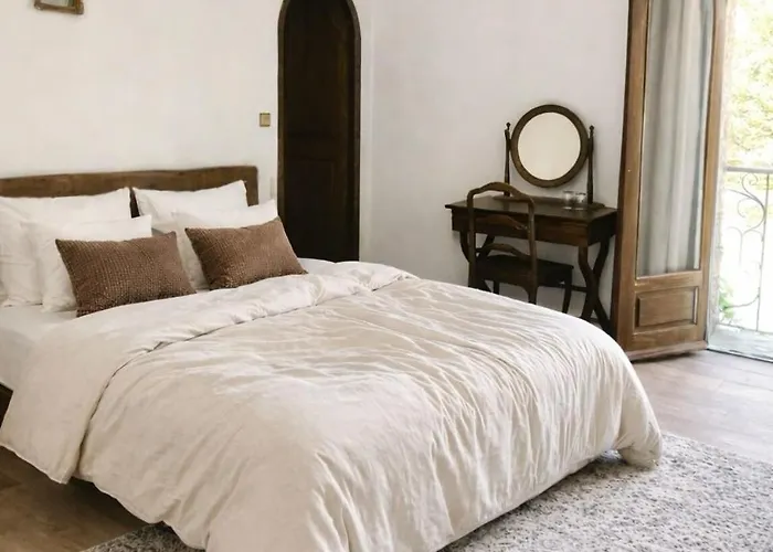 De Charme - 4 Independantes Et 3 Salles De Bains Bed & Breakfast Corte (Corsica)